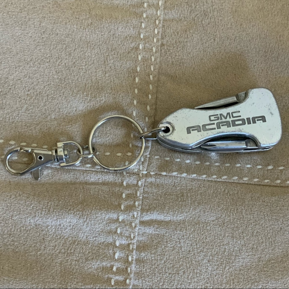 GMC ACADIA Utility & Flashlight Keychain